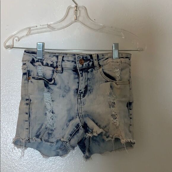Jean9 Distressed Shorts 5 - Picture 1 of 4